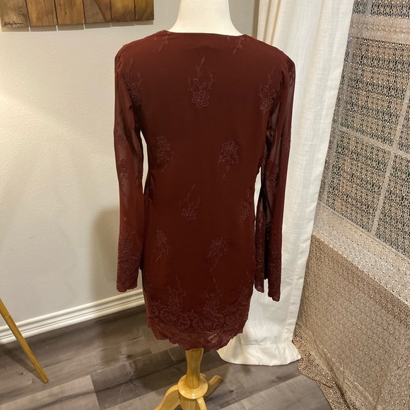 WAYF Halifax Dress Dark Red Burgundy Scallop Hem - Picture 7 of 10